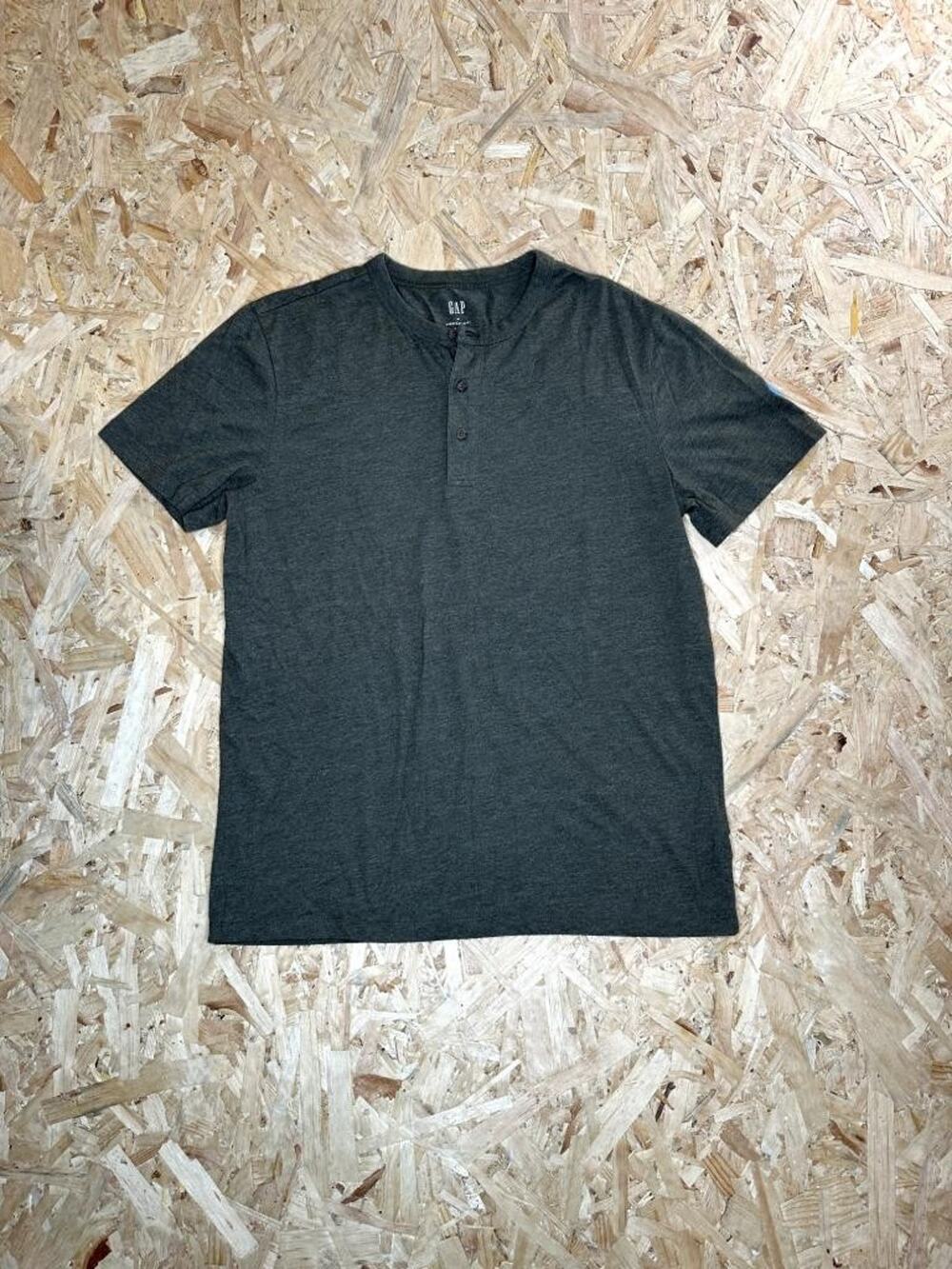 Gap Everyday Soft Henley Shirt Mens Medium Dark Gray Short Sleeve Button T-Shirt